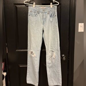 Light Wash straight leg Levi’s